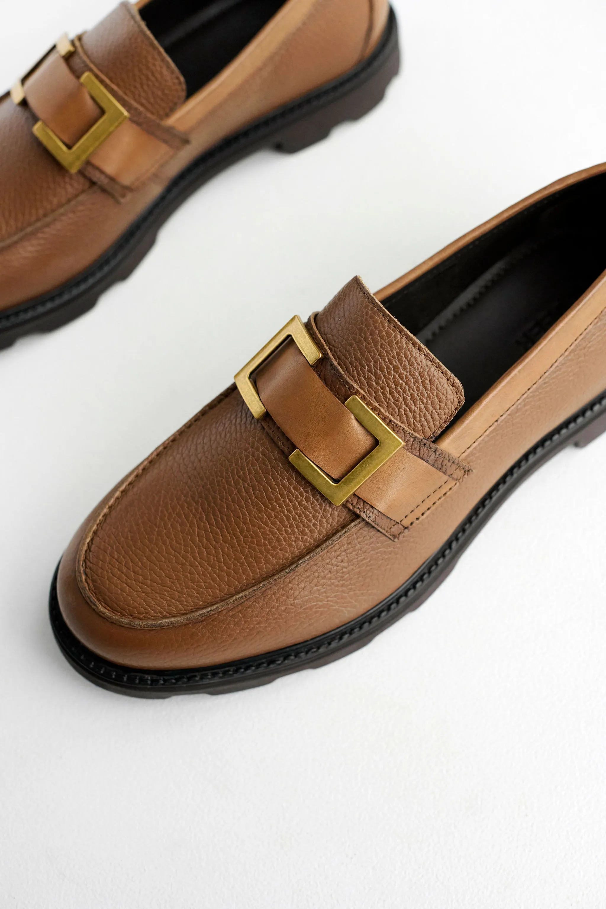 Chris Loafer // Tan