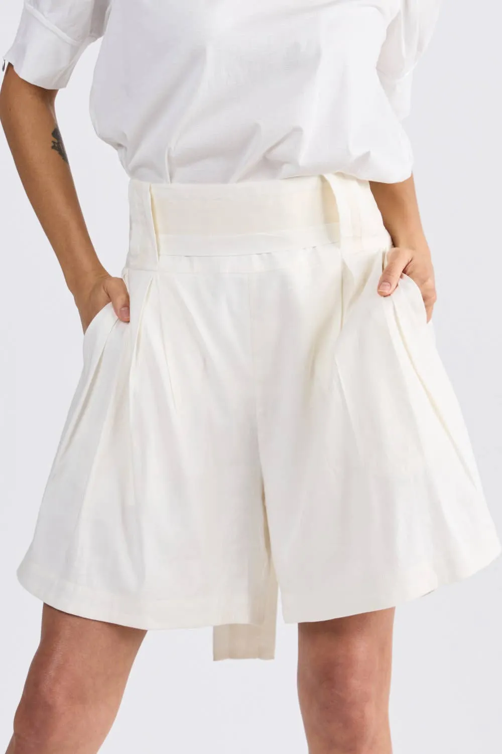 Florence Linen Short in Ivory