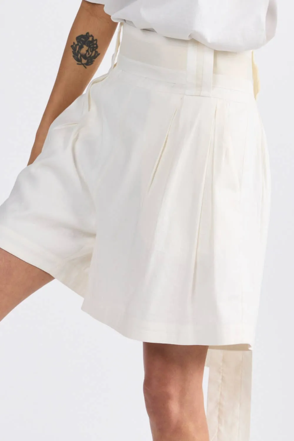 Florence Linen Short in Ivory