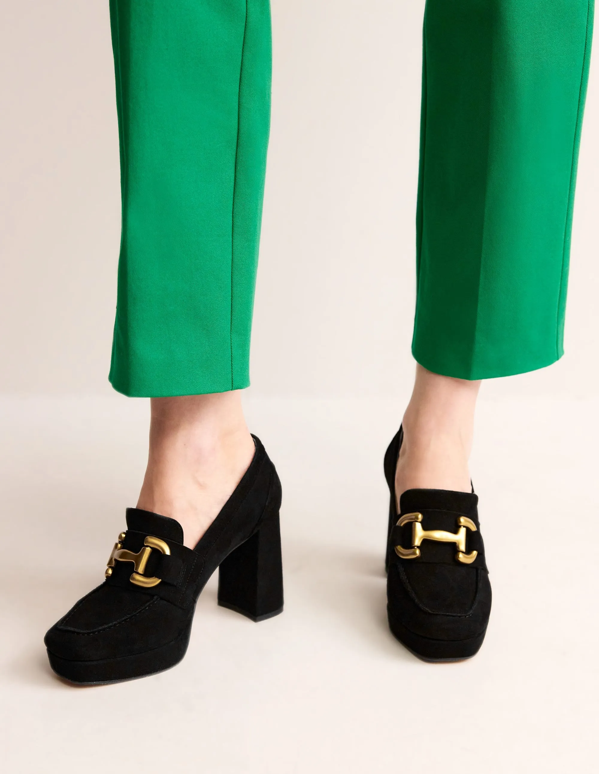 Iris Loafer mit Trensendetail und Plateausohle-Schwarz, Veloursleder